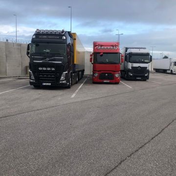 Imagine pentru Angajăm Mecanici pentru camioane multimarcă