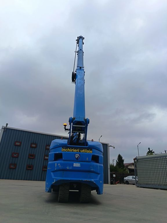 Închiriez mini-macara Valla 8T