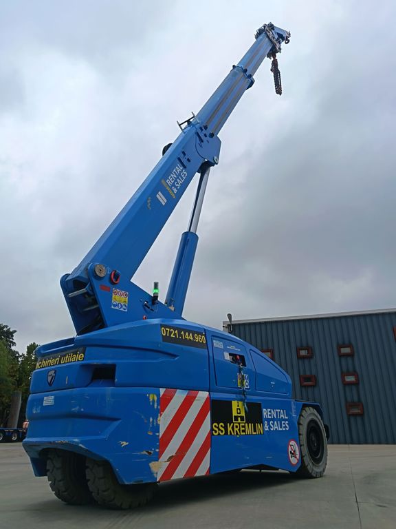 Închiriez mini-macara 8T · foto 2 din 4