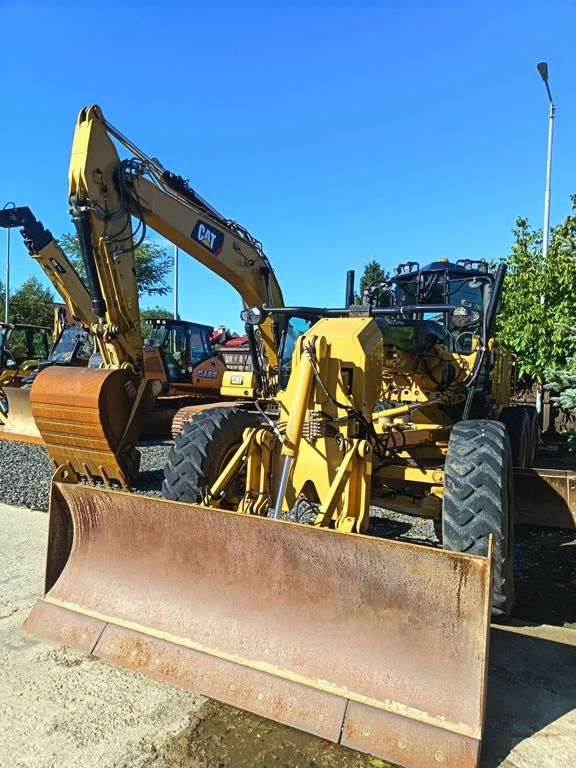 Închiriez Autogreder 