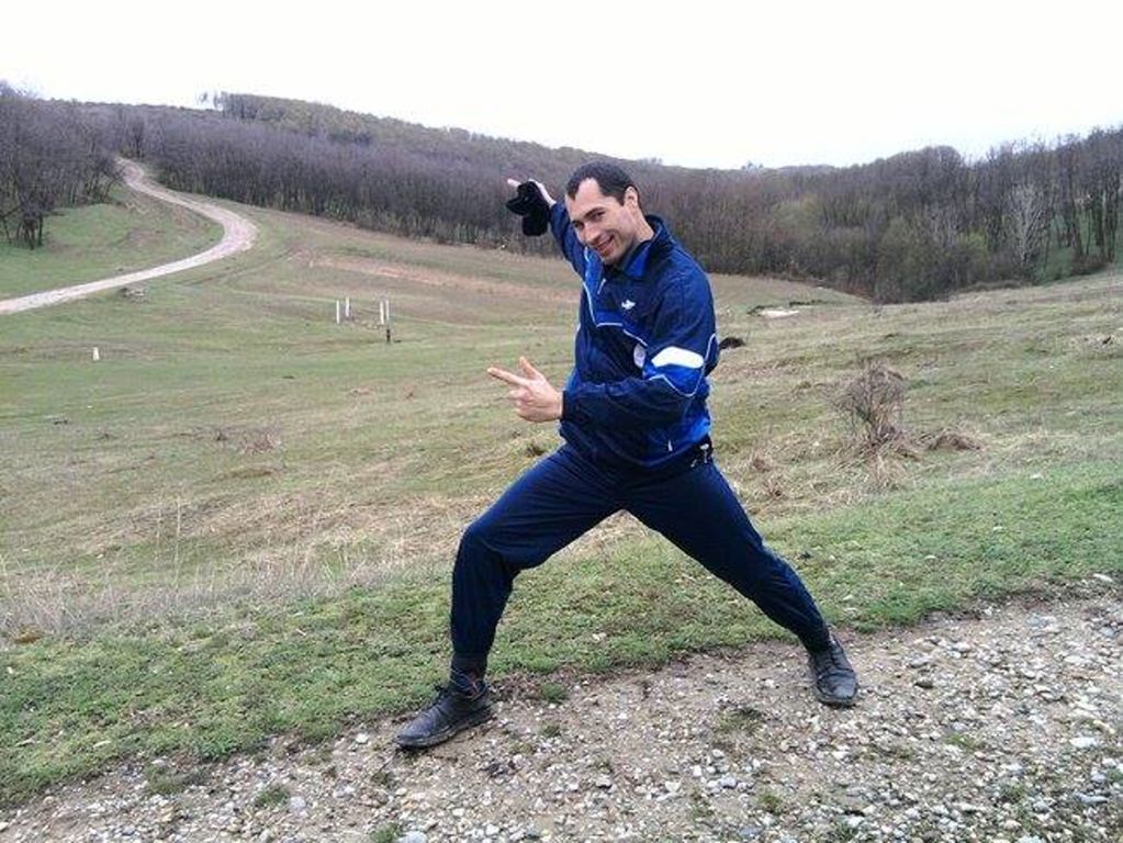 Tel: +40768358807 Caut fata cu varsta intre 18 - 28 ani pt casatorie sau relatie